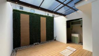 Se vende casa con mucha luz natural en Ulloa Heredia 26-1160