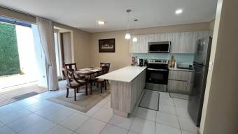 Se vende casa con mucha luz natural en Ulloa Heredia 26-1160