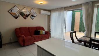 Se vende casa con mucha luz natural en Ulloa Heredia 26-1160