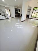 Alquiler de Casa esquinera, Condominio Parques del Sol, Santa Ana