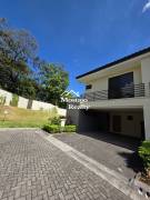 Alquiler de Casa esquinera, Condominio Parques del Sol, Santa Ana