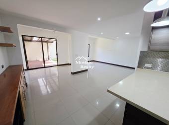 Alquiler de Casa esquinera, Condominio Parques del Sol, Santa Ana