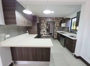 Alquiler de Casa esquinera, Condominio Parques del Sol, Santa Ana