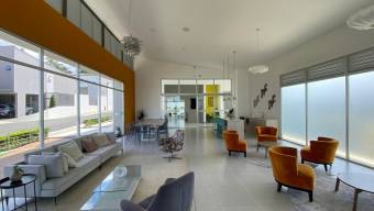 Se vende casa con patio en Ulloa Heredia 26-733