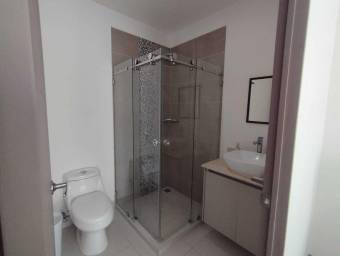 Se vende casa en Mercedes Heredia 26-1071