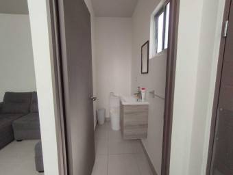 Se vende casa en Mercedes Heredia 26-1071