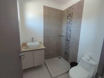Se vende casa en Mercedes Heredia 26-1071