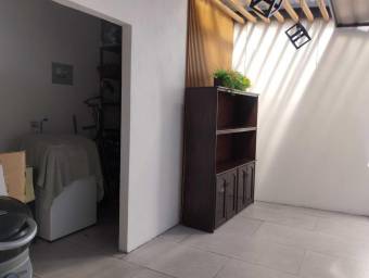Se vende casa en Mercedes Heredia 26-1071