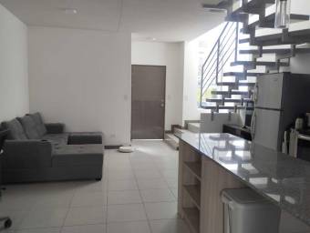Se vende casa en Mercedes Heredia 26-1071