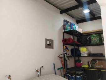 Se vende casa en Mercedes Heredia 26-1071