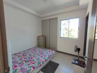 Se vende casa en Mercedes Heredia 26-1071