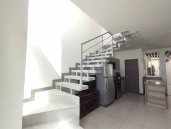 Se vende casa en Mercedes Heredia 26-1071