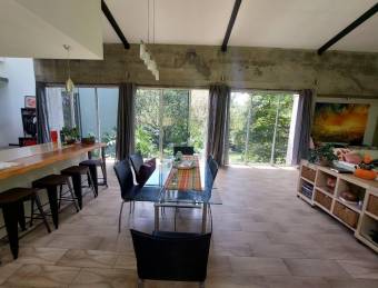 Se vende casa con lote de 5371 m2 en San Antonio Belén 26-673