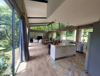 Se vende casa con lote de 5371 m2 en San Antonio Belén 26-673