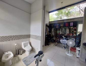 Se vende casa con lote de 5371 m2 en San Antonio Belén 26-673