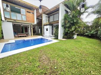 Alquiler de Casa de Lujo con Piscina Privada en Residencial Valle del Sol, Santa Ana