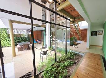 Alquiler de Casa de Lujo con Piscina Privada en Residencial Valle del Sol, Santa Ana