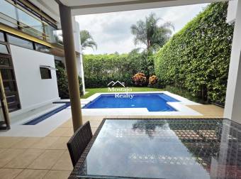 Alquiler de Casa de Lujo con Piscina Privada en Residencial Valle del Sol, Santa Ana