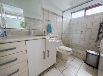 Alquiler de Casa de Lujo con Piscina Privada en Residencial Valle del Sol, Santa Ana