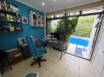 Alquiler de Casa de Lujo con Piscina Privada en Residencial Valle del Sol, Santa Ana