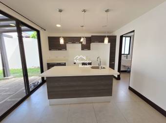 Alquiler de Casa Condominio Parques del Sol, Santa Ana