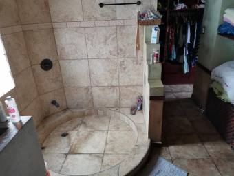 Se vende casa cerca de Mall Oxigeno en San Francisco Heredia 25-1017