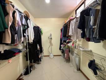 Se vende espaciosa casa en San Pablo Heredia 26-403