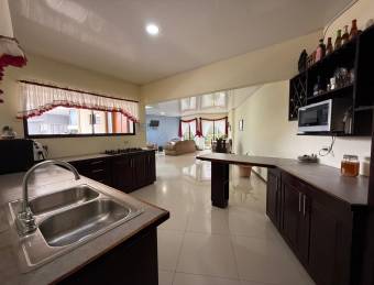 Se vende espaciosa casa en San Pablo Heredia 26-403