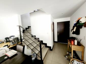 Venta de Casa esquinera, Condominio Parques del Sol, Santa Ana