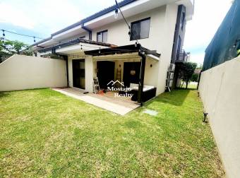 Venta de Casa esquinera, Condominio Parques del Sol, Santa Ana