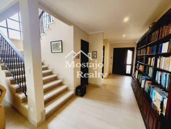 Venta de Casa, Condominio Puerta de Hierro, Santa Ana