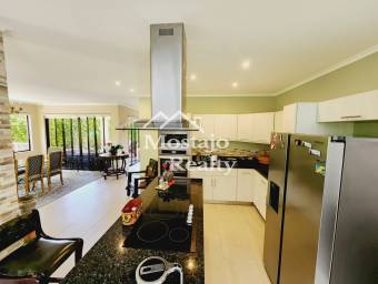 Venta de Casa, Condominio Puerta de Hierro, Santa Ana