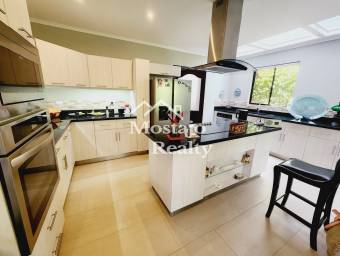 Venta de Casa, Condominio Puerta de Hierro, Santa Ana