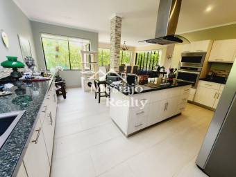 Venta de Casa, Condominio Puerta de Hierro, Santa Ana