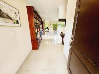 Venta de Casa, Condominio Puerta de Hierro, Santa Ana