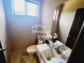 Venta de Casa, Condominio Puerta de Hierro, Santa Ana