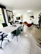 Venta de casa esquinera, 3 niveles, Condominio Parques del Sol, Santa Ana