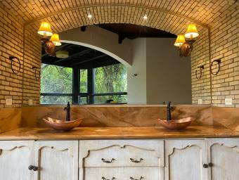 Se vende mansión con lote de 10756 m2 en La Guácima Alajuela 23-904