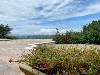 Se vende mansión con lote de 10756 m2 en La Guácima Alajuela 23-904
