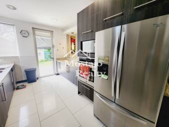 Venta de lujoso apartamento, Condominio en Piedades de Santa Ana