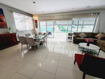 Venta de lujoso apartamento, Condominio en Piedades de Santa Ana