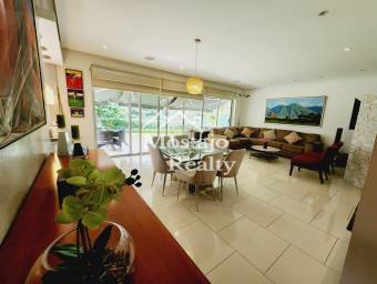 Venta de lujoso apartamento, Condominio en Piedades de Santa Ana