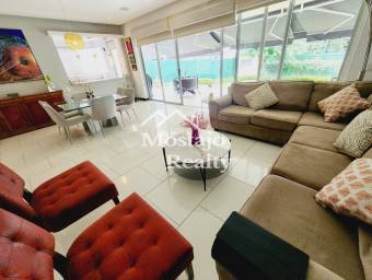 Venta de lujoso apartamento, Condominio en Piedades de Santa Ana