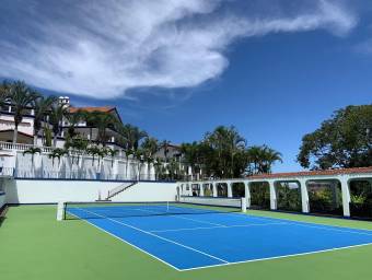 Se vende mansión  con lote de mas de 5100m2 en San Antonio Escazú 26-711