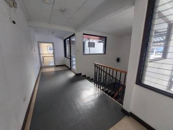 Se vende edificio con uso de suelo mixto en Catedral San José 24-1766