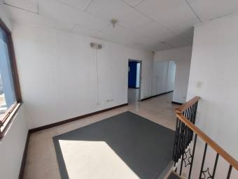 Se vende edificio con uso de suelo mixto en Catedral San José 24-1766