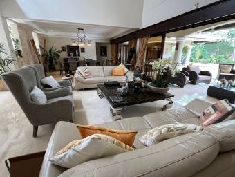 Se vende casa con lote de 1200 m2 en Pozos Santa Ana 25-1961