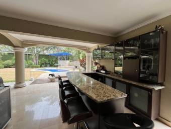 Se vende casa con lote de 1200 m2 en Pozos Santa Ana 25-1961