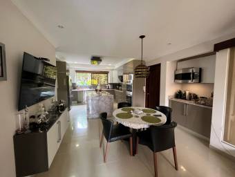 Se vende casa con lote de 1200 m2 en Pozos Santa Ana 25-1961