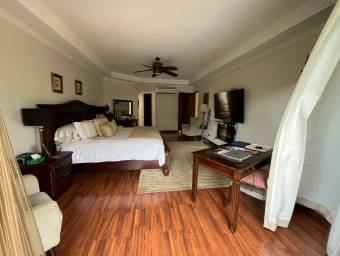 Se vende casa con lote de 1200 m2 en Pozos Santa Ana 25-1961